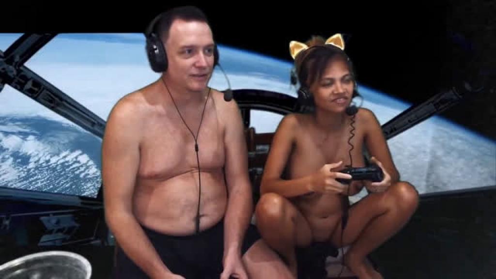 sexy_gaming_couple [2019-09-30 18:05:40]